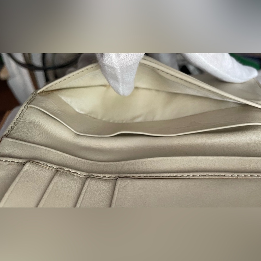 Miu Miu Vintage Authentic Cream Crocodile-Embossed Kiss-Lock/Snappy Snap Wallet - Picture 11 of 17